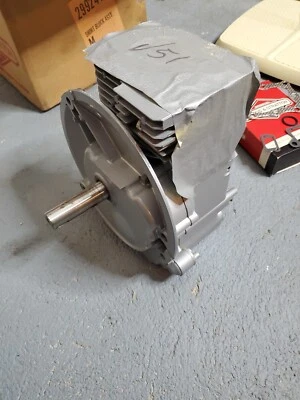 NOS Vintage Briggs & Stratton V-51 Vertical Shaft Short Block Engine  - Image 1 of 4