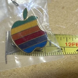 RARE PIN'S !!!!! GRANDE VERSION !!!!!! Logo Apple Rainbow - Concessionnaire d'origine - Photo 1/9