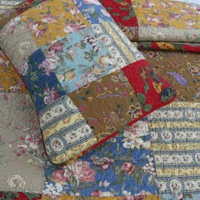 COZY BLUE RED BROWN GREEN LILAC PURPLE YELLOW SHABBY ROSE PATCHWORK QUILT SET - Image 1 of 3