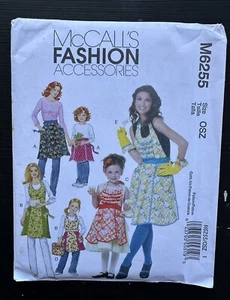 McCalls Sewing Pattern M6255 Womens Aprons Potholders Sizes Small To X-Lg Uncut - Picture 1 of 2