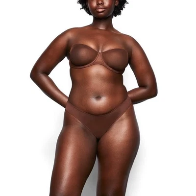 Sujetador SKIMS Ultra Fino Malla Sin Tirantes Con Aros Convertible 40B Jaspe Foto 1 de 4