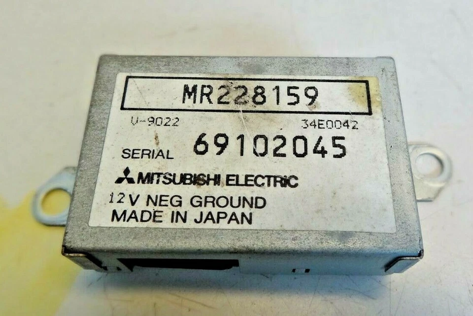 97 98 99 00 1997 Chrysler Sebring Avenger  TALON LIGHT CONTROL MODULE MR228159 Foto 1 de 4