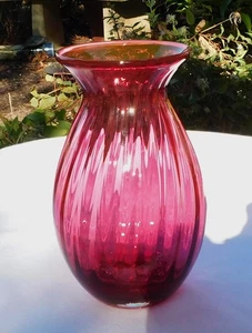 Vintage Fenton Cranberry gerippt 8" Vase - Bild 1 von 4