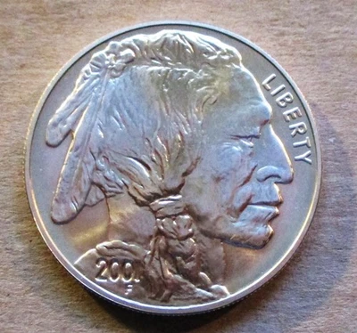 2001 D AMERICAN BUFFALO MODERN COMMEMORATIVE SILLVER BU DOLLAR. UNCIRCULATED. - Image 1 of 2