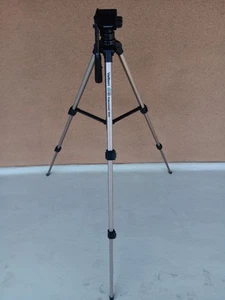 Velbon Videomate 500 Video-Photo Deluxe Tripod w/Level, 360 Rotation, Flip Lock - Picture 1 of 23