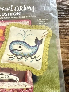 Kit de cojín de punta de aguja paragon’s Creative Crewel Stitchery No. 0638 Ballena   - Imagen 1 de 8