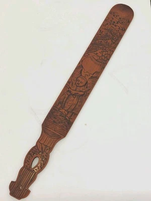 Beautiful Antique Japanese Meiji Carved Bamboo Page Turner 40 cms - Image 1 of 4