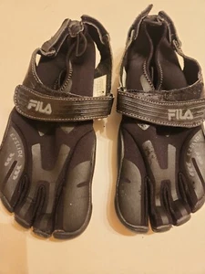 FILA SKELETOES EZ SLIDE BLACK GRAY BAREFOOT Men's Sz 8 Slip On SNEAKERS SHOES - Picture 1 of 8