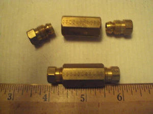82-LB-04 Imperial Eastman Hi-Duty 1/4 tube union brass new - Picture 1 of 1