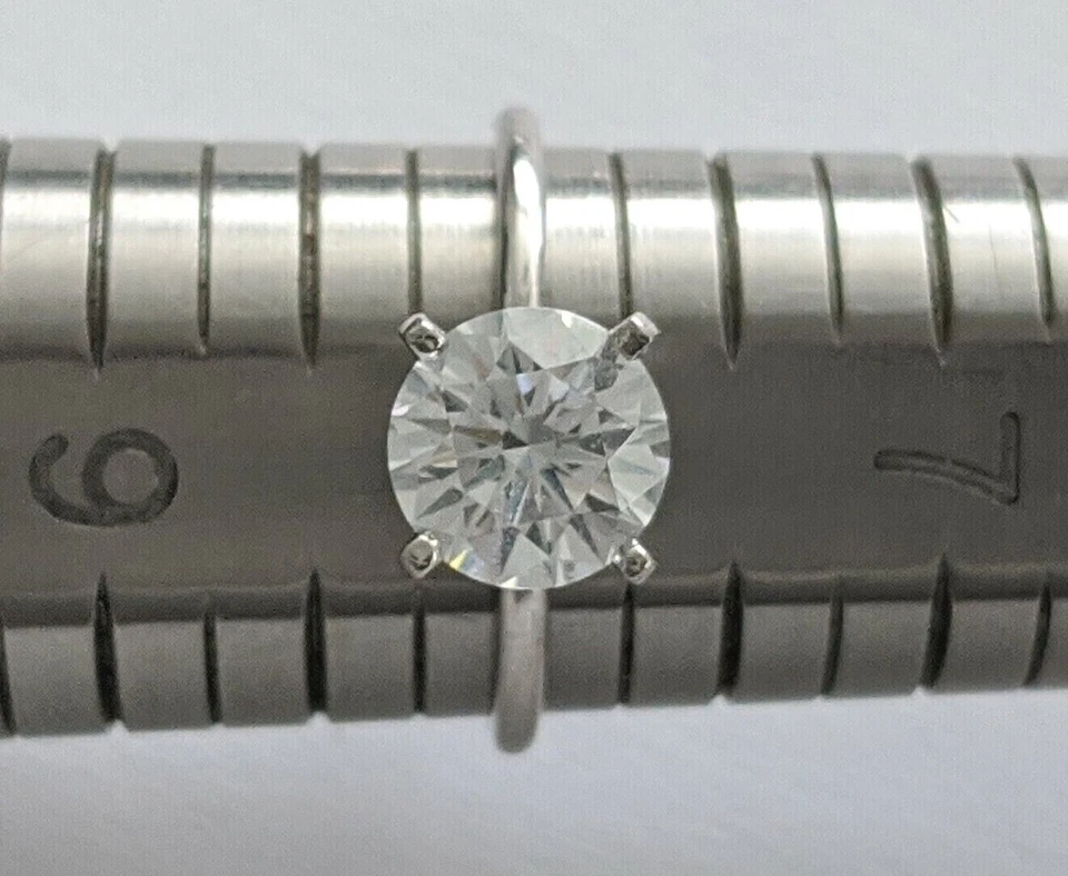 Anillo de compromiso solitario de platino .950 8 mm redondo circonita cúbica (circonita cúbica) talla 8 Foto 1 de 4