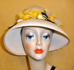 1960's Mr John Classic White Bell Shaped Hat w/ Yellow & White Daisy Accents - Picture 1 of 8
