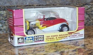 SpecCast '32 Ford Roadster Street Rod Diecast Model Car Bank 1:25 NIB Auto Value - Picture 1 of 6