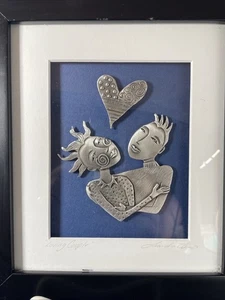 Leandra Trommel Metall Zinn liebevolles Paar Wandbehang Kunst gerahmt signiert - Bild 1 von 12