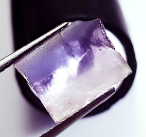 Piedra preciosa suelta de 12,45 quilates áspera que cambia de color natural certificada de alejandrita - Imagen 1 de 6