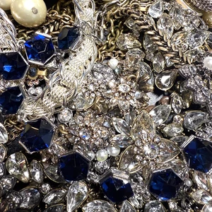 FÜNFTEILIGES KONVOLUT Premium Winter Deluxe Box Modeschmuck Überraschung - Bild 1 von 1