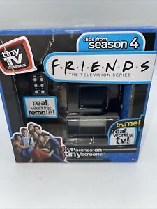 Tiny TV Classics - Friends Clips Saison 4 Real Work TV & Télécommande ! *NEUF/SCELLÉ*