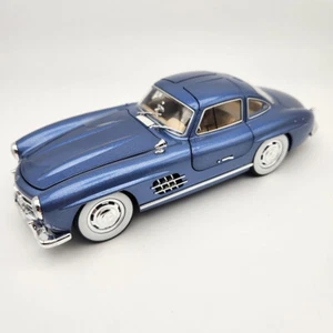 1956 Mercedes 300SL Gullwing - 1:24 Diecast Model - Silver Blue - Picture 1 of 10