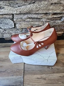 Chase & Chloe Kimmy-21 Round Toe Mid Heel  Mary Jane Dress Pumps Brown Sz 10 - Picture 1 of 5