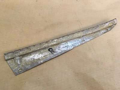 CHALLENGER 1970 74 HEADLINER ROOF INTERIOR GRIP STRIP BRACKETS B PILLAR RIGHT - Image 1 of 4