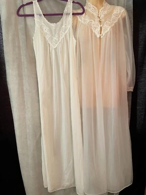 De Colección MISS ELAINE Largo Nylon CAMISÓN Doble CHIFÓN PEIGNOIR BATA Conjunto NOVIA Foto 1 de 4