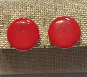 Pendientes estilo botón rojo con clip en tono dorado Trifari de colección KH-20 - Imagen 1 de 4