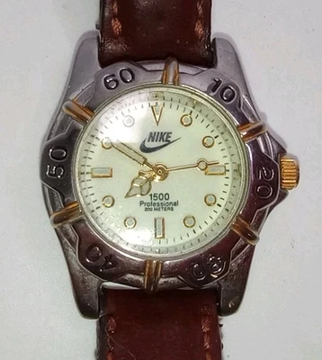 Reloj Pulsera de Cuarzo de Colección Años 90 Nike 1500 Profesional Damas 27mm Correa de Cuero Foto 1 de 4