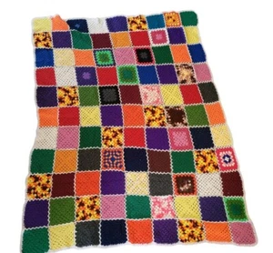 Vintage afghanische Granny Squares Roseanne Decke Handarbeit 52x73" mehrfarbig - Bild 1 von 2