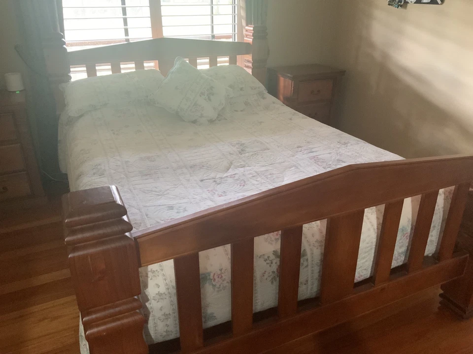 Queen Bedroom Suite Wood - image 1 of 3