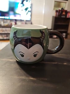 Taza de café de cerámica verde Maléfica Tsum Tsum de la tienda Disney La Bella Durmiente - Imagen 1 de 4