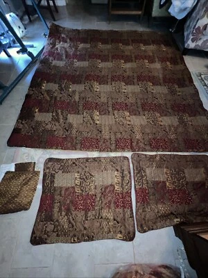 CROSCILL GALLERIA TUSCAN OLD WORLD RED UMBER RED (4P) QUEEN COMFORTER SET - Image 1 of 4