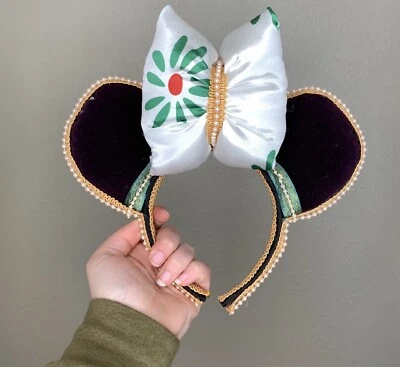 Diadema orejas y lazo inspirados en la mansión embrujada - Hecha a mano en el PNW Foto 1 de 3