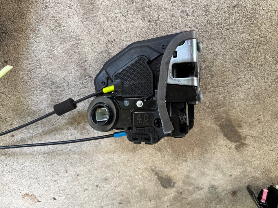 ¡Actuador de cierre de puerta trasero derecho (pasajero) Lexus GS350 2013-2020!!  Foto 1 de 4