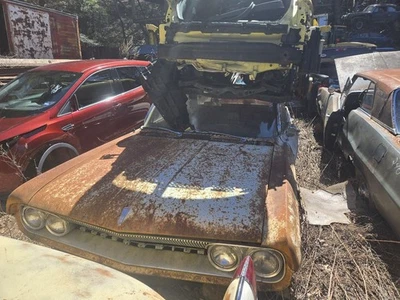 Oldsmobile Dynamic 88 1961 tapa maletero 61 Foto 1 de 4