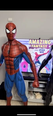 Estatua de Spider-Man tamaño natural | Clásica roja y azul | Exhibición hecha a mano de casi 6 pies Foto 1 de 4