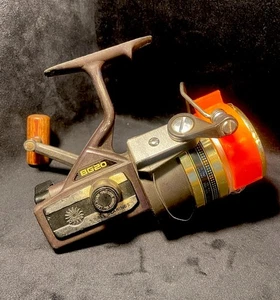 Daiwa BG20 schwarz und gold Spinnrolle Vintage Holzgriff - Bild 1 von 6