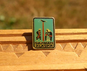 Spilla da bavero Saxman Alaska 1" in metallo e smalto - Foto 1 di 5