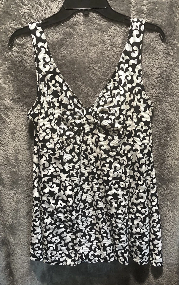 It Figures Size 24 Black White One Piece Skirted Bathing Swim Suit - Image 1 of 2
