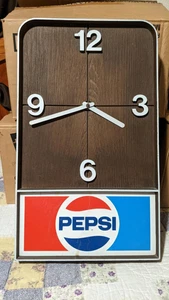1980's Vintage Pepsi Clock Faux Wood Grain - Runs - Picture 1 of 3