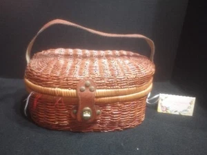 Juego de té de porcelana para niños Delton para 4 y cesta de mimbre. Leer descripción completa - Imagen 1 de 15