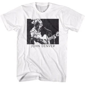 Camiseta para hombre John Denver músico en el escenario concierto en vivo música folclórica merchandising - Imagen 1 de 5