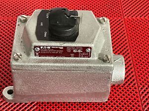 Eaton Crouse-Hinds EDS31274 Selector Switch Station, Enclosed, Front Operated