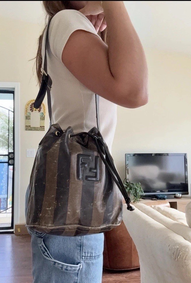 【送料&関税込】Fendi Ff Bucket Bag Fendi Leather Bucket & Drawstring Bags for Women for sale | eBay
