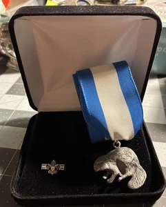 Boy Scouts of America Silver Beaver Award Medal Pin & Original Box Cadet Ribbon - Picture 1 of 7