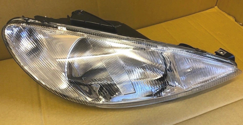 FITS PEUGEOT 206 HEAD LIGHT DRIVERS SIDE RIGHT HAND 1998-2003 - Image 1 of 2