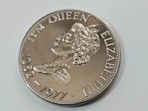 1952-1977 HER MAJESTY QUEEN ELIZABETH II SILVER JUBILEE UNCIRCULATED COIN - Picture 1 of 2
