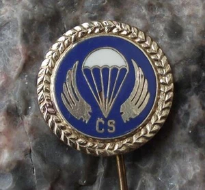 Vintage Czechoslovakia Military Army Parachute Wings Laurels Pin Badge - Picture 1 of 2