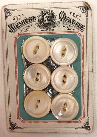 Antique -6 2cm "Premiere Qualite" Pearl Buttons on Card Cover