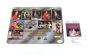 Tarjeta fotográfica firmada por Gordie Howe de 8,5 x 11 colores Red Wings JSA automática - Imagen 1 de 3