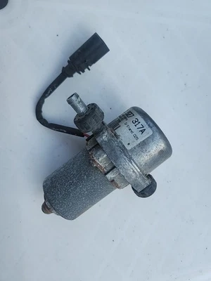 Power Brake Vacuum Pump fits Audi, VW, Porsche and Bentley.  Part No. 8E0927317A - Image 1 of 2