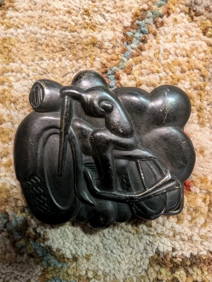 Hebilla de cinturón de motocicleta Bouwerie Lane Craft Guild con 3 centavos de níquel en la parte posterior Foto 1 de 4